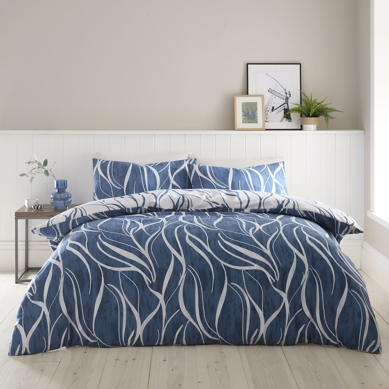 Mira Abstract Duvet Set - Navy / Double Image 1
