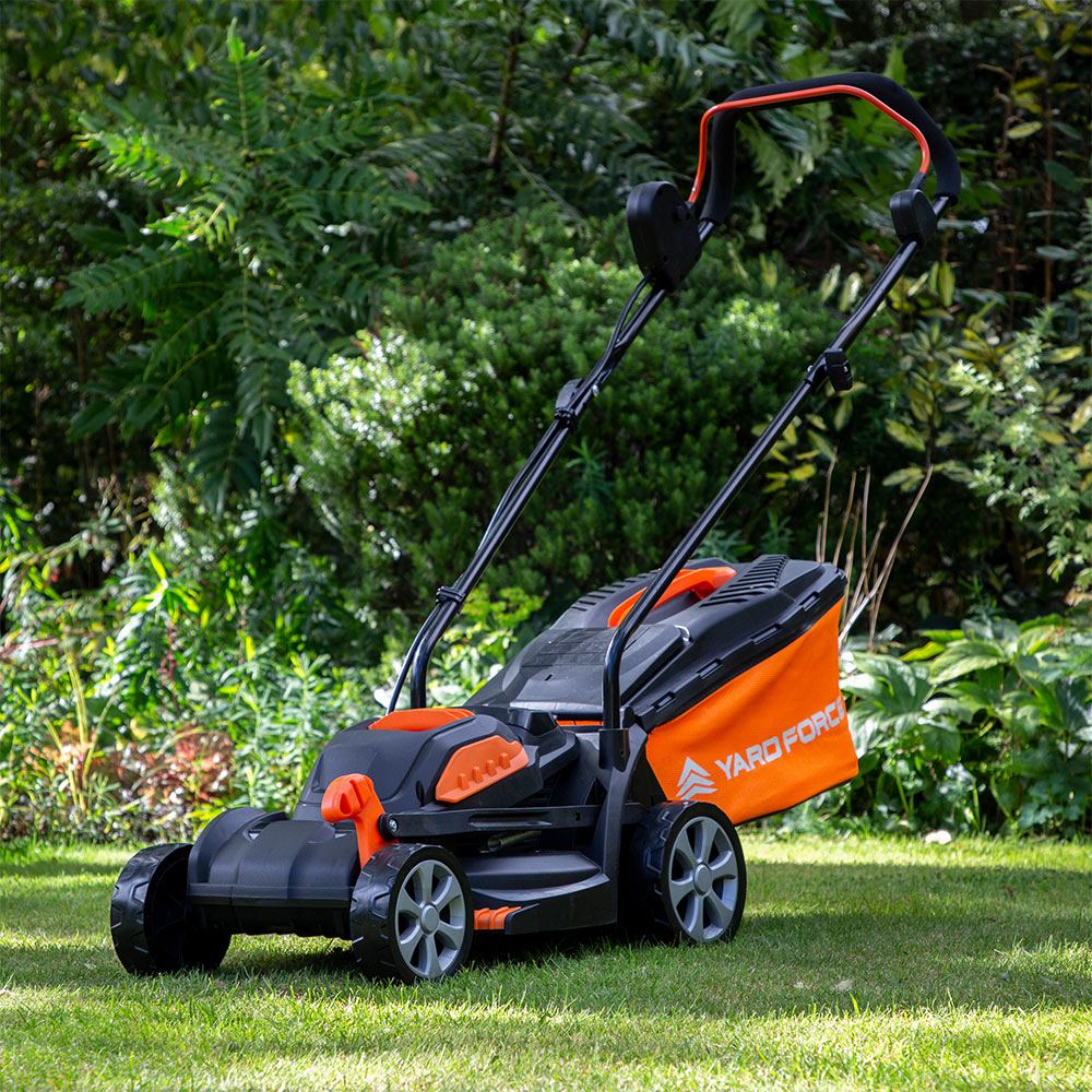 Yard Force LM C33B LT C25B UK 20V Cordless 33cm Lawnmower with Charger Image 2