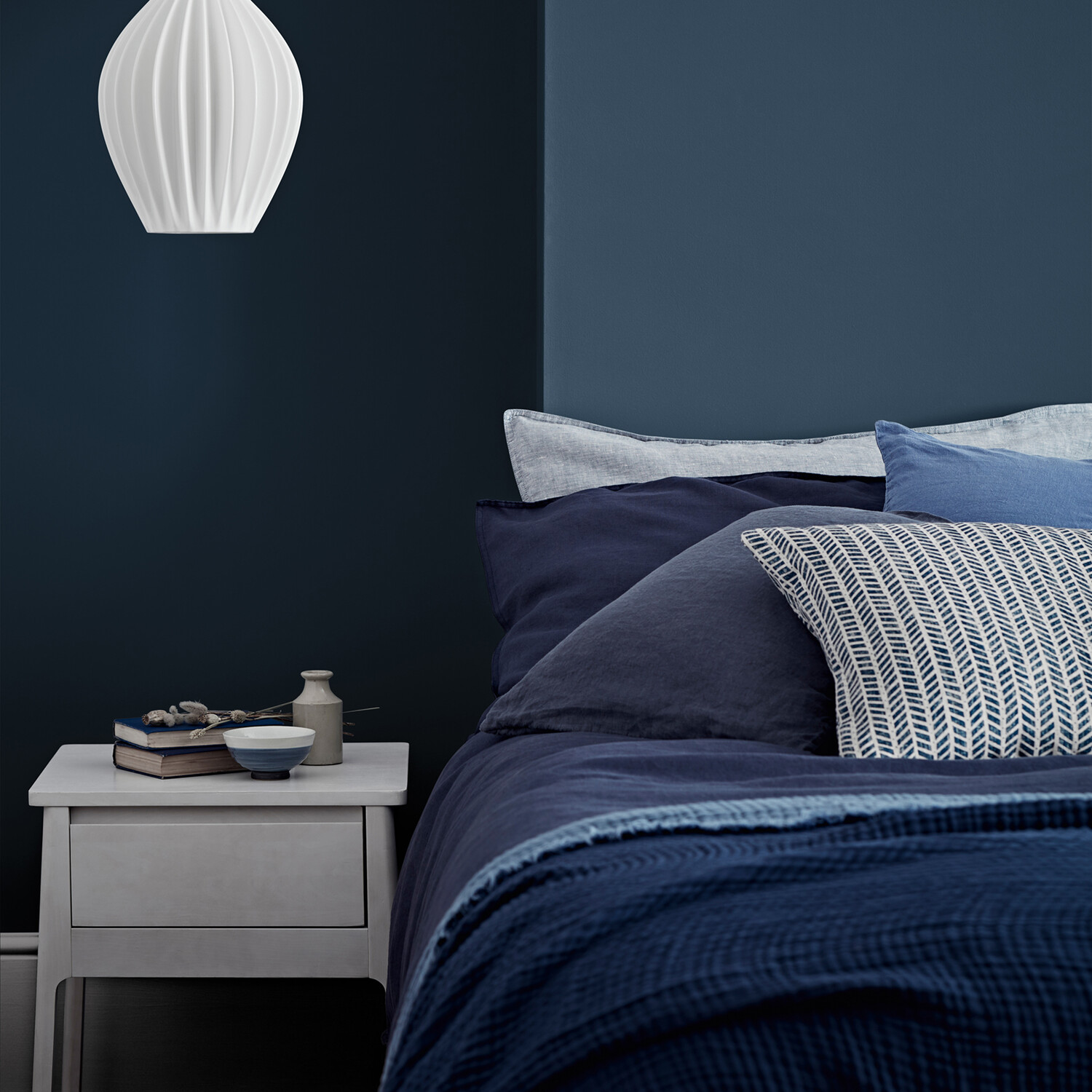 Crown Walls & Ceilings Midnight Navy Mid Sheen Emulsion Paint 2.5L Image 5