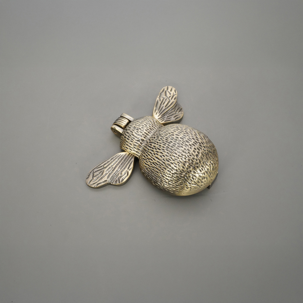 Spira Brass Antique Brass Bumble Bee Door Knocker Image 4