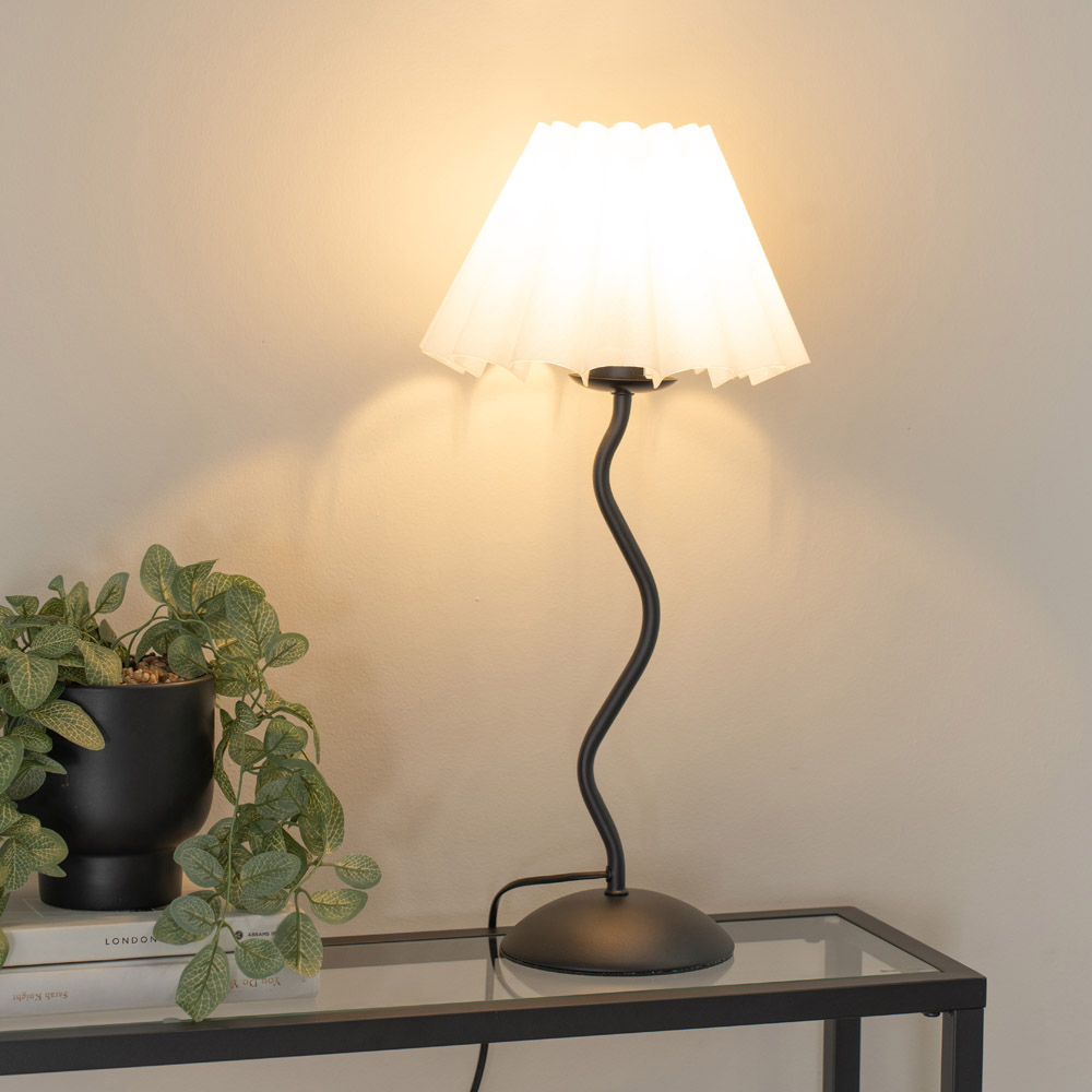 ValueLights Wiggle White Scallop Shade Black Metal Stem LED Table Lamp Image 2
