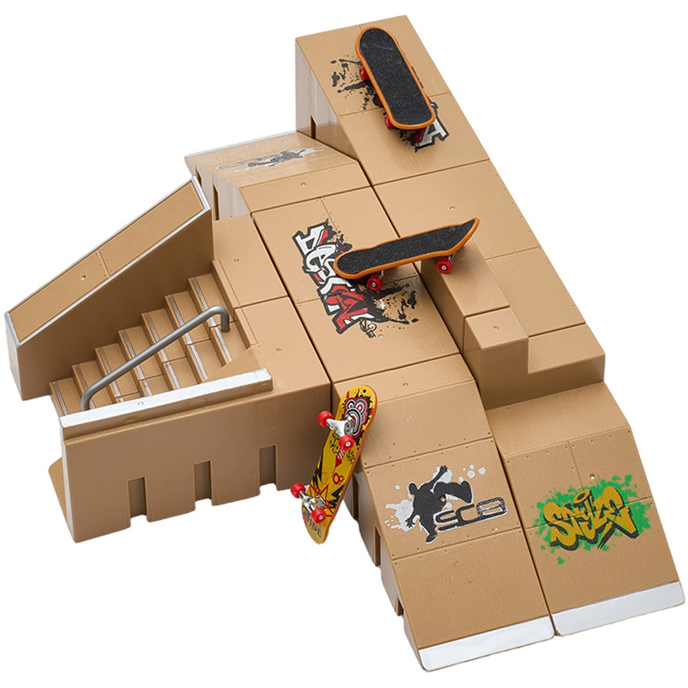 H&O Direct Yellow Finger Skateboard Park Set with 3 Skateboards Image 2