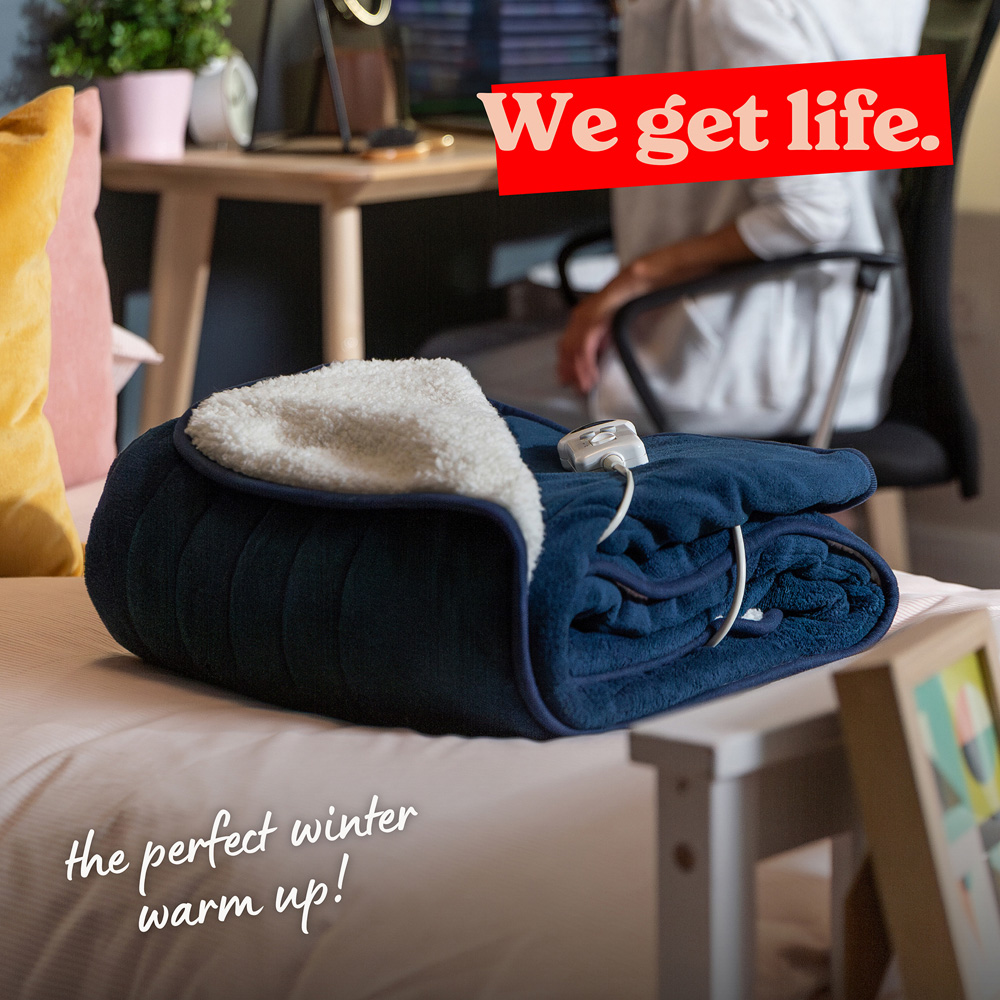 Russell Hobbs Blue Sherpa and Microfleece Heated Throw with Controller 130 x 180cm Image 2
