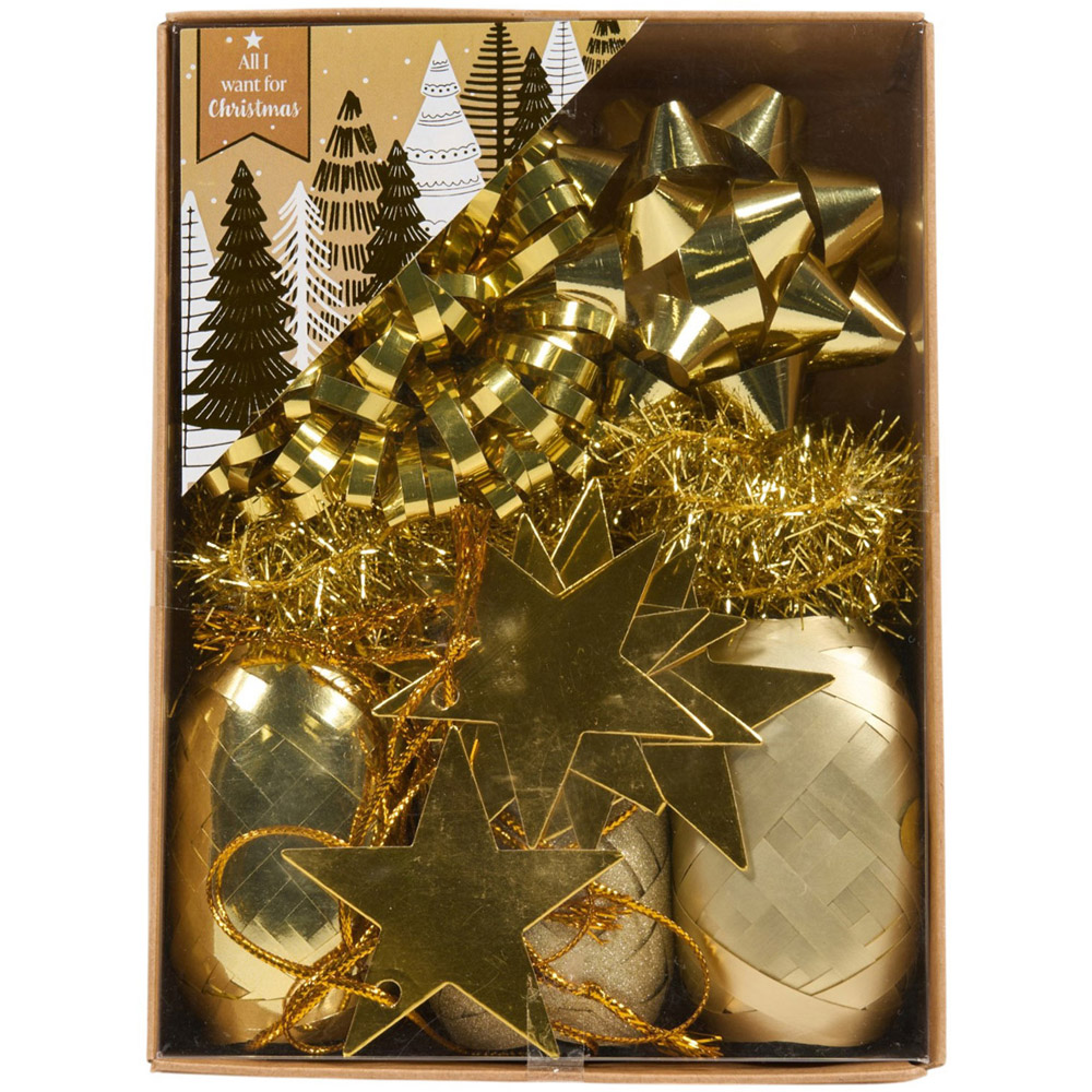 Traditional Christmas Wrapping Set Image 5