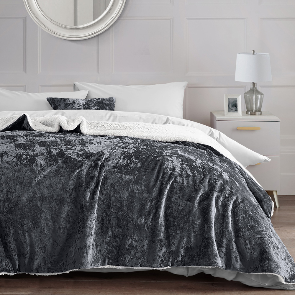 Velosso Charcoal Crushed Velvet Throw 125 x 200cm Image 3