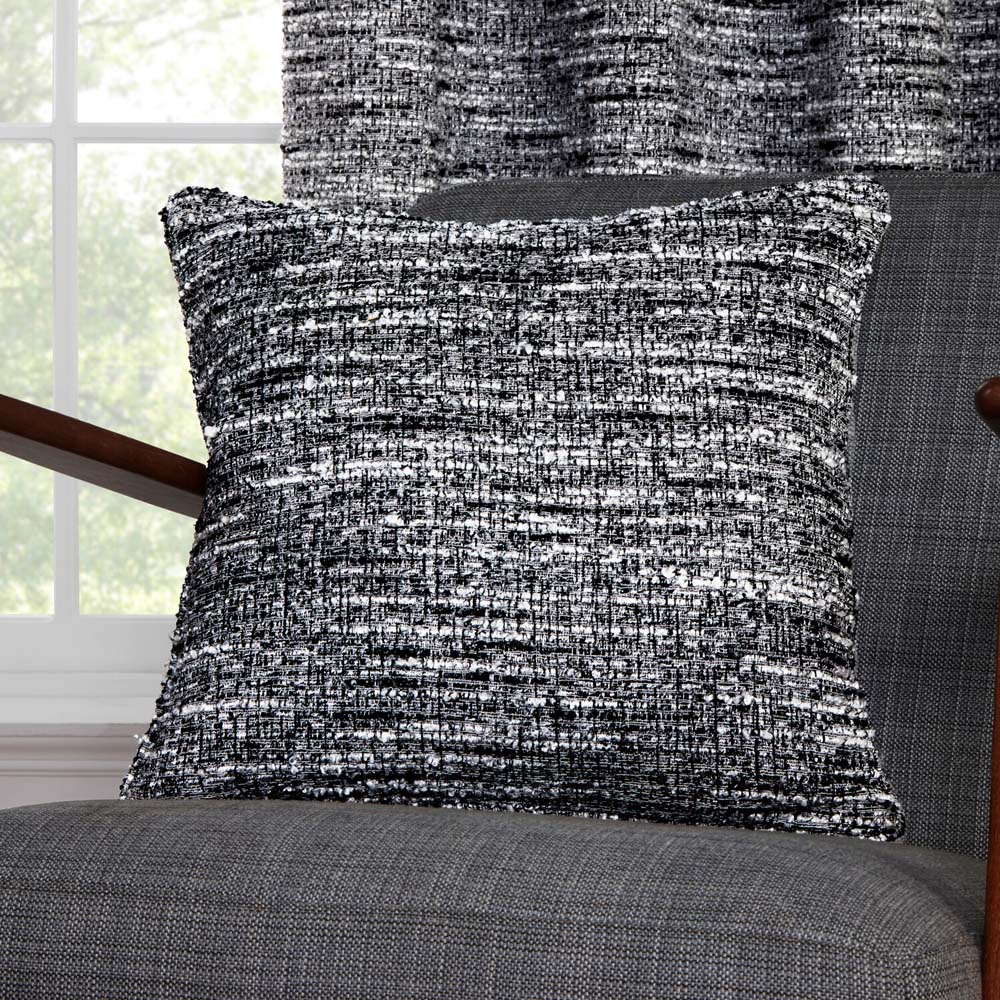 Castelia Cushion Black Image 2