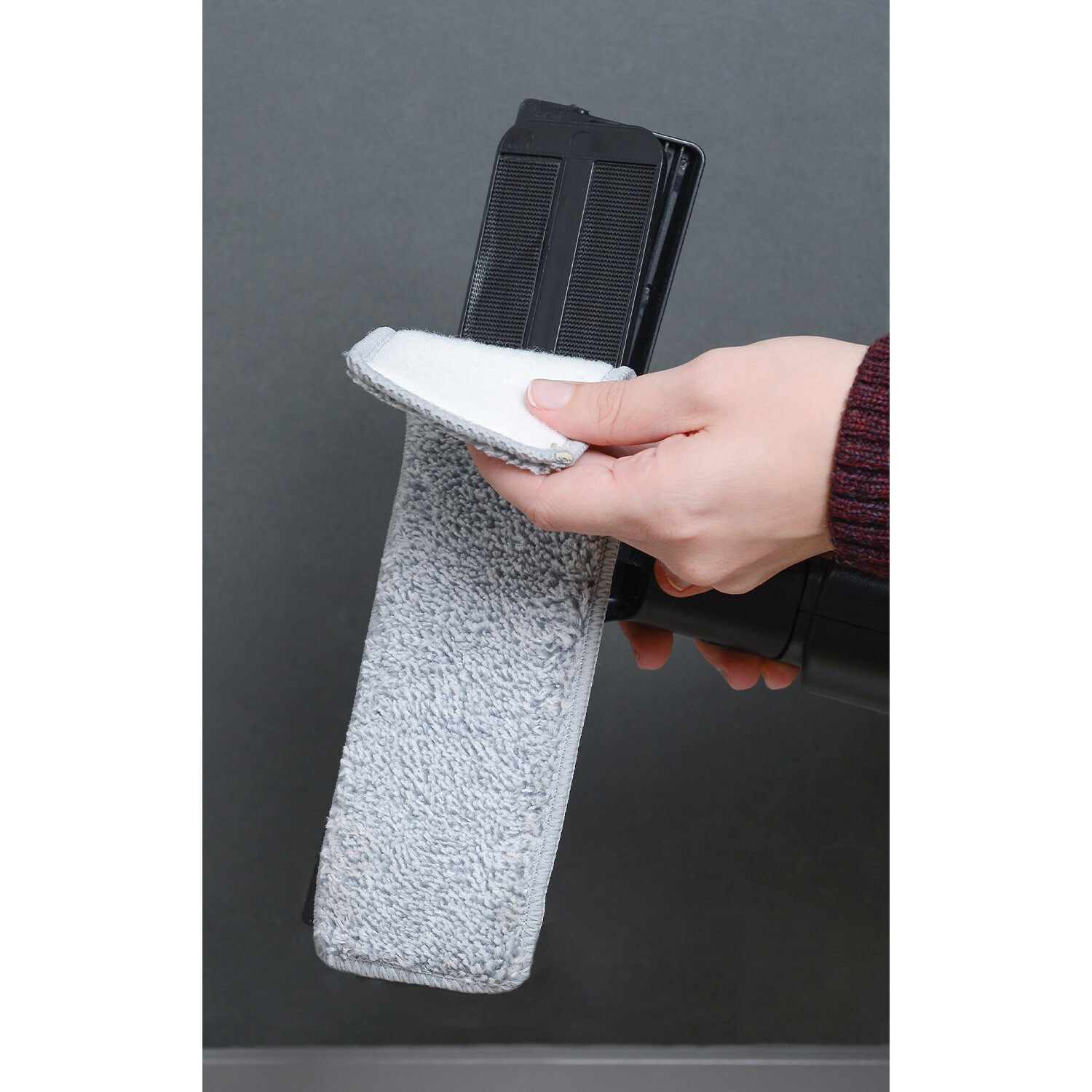 Spray Window Squeegee - Black Image 3