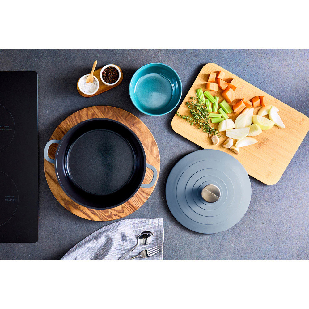 Morphy Richards 24cm 4.1L Blue Cast Aluminium Casserole Dish Image 9