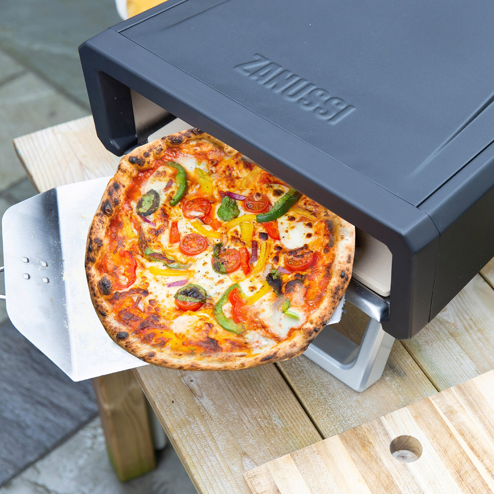 Zanussi Black 12 inch Gas Powered Pizza Oven with Paddle and Carry Bag Image 5