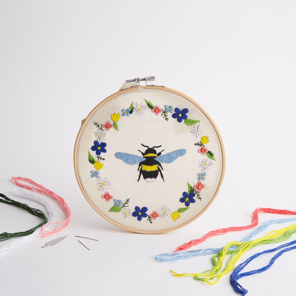 Sew & So On Bumble Bee Embroidery Kit Image 8