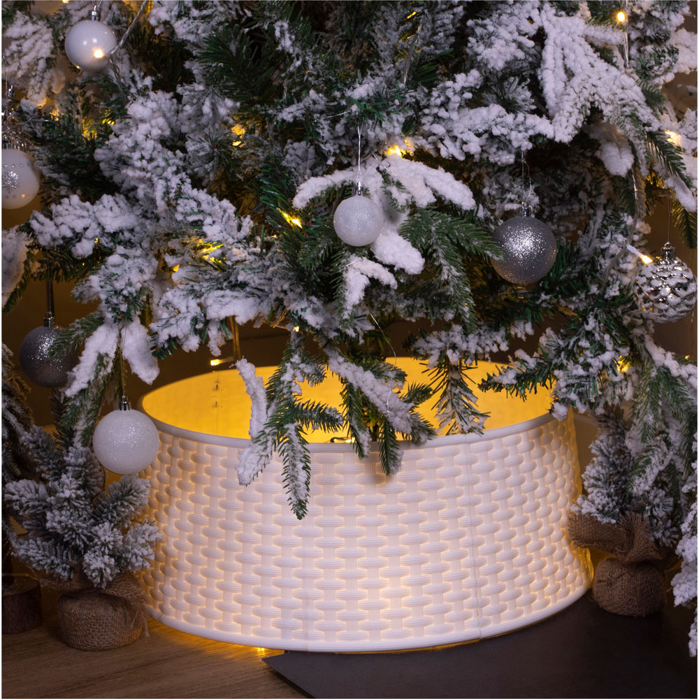 St Helens White Rattan Christmas Tree Skirt Image 2