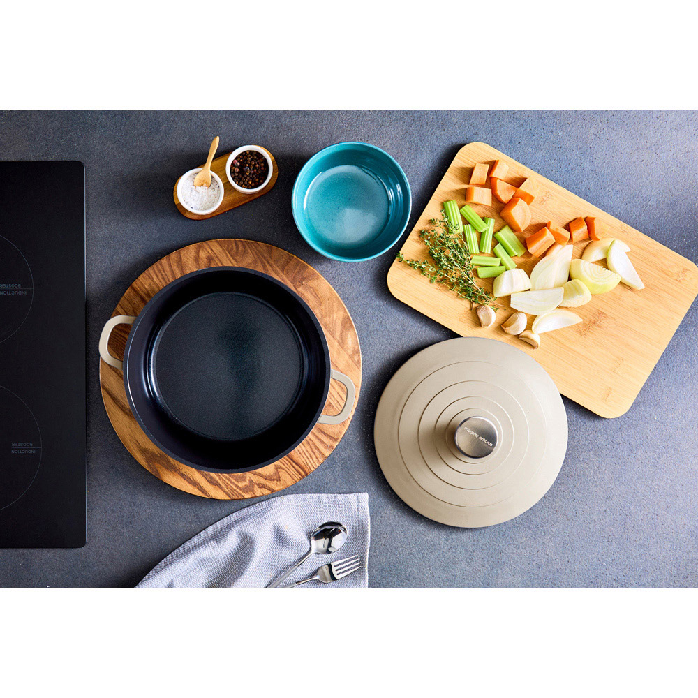 Morphy Richards 24cm 4.1L Cream Cast Aluminium Casserole Dish Image 9