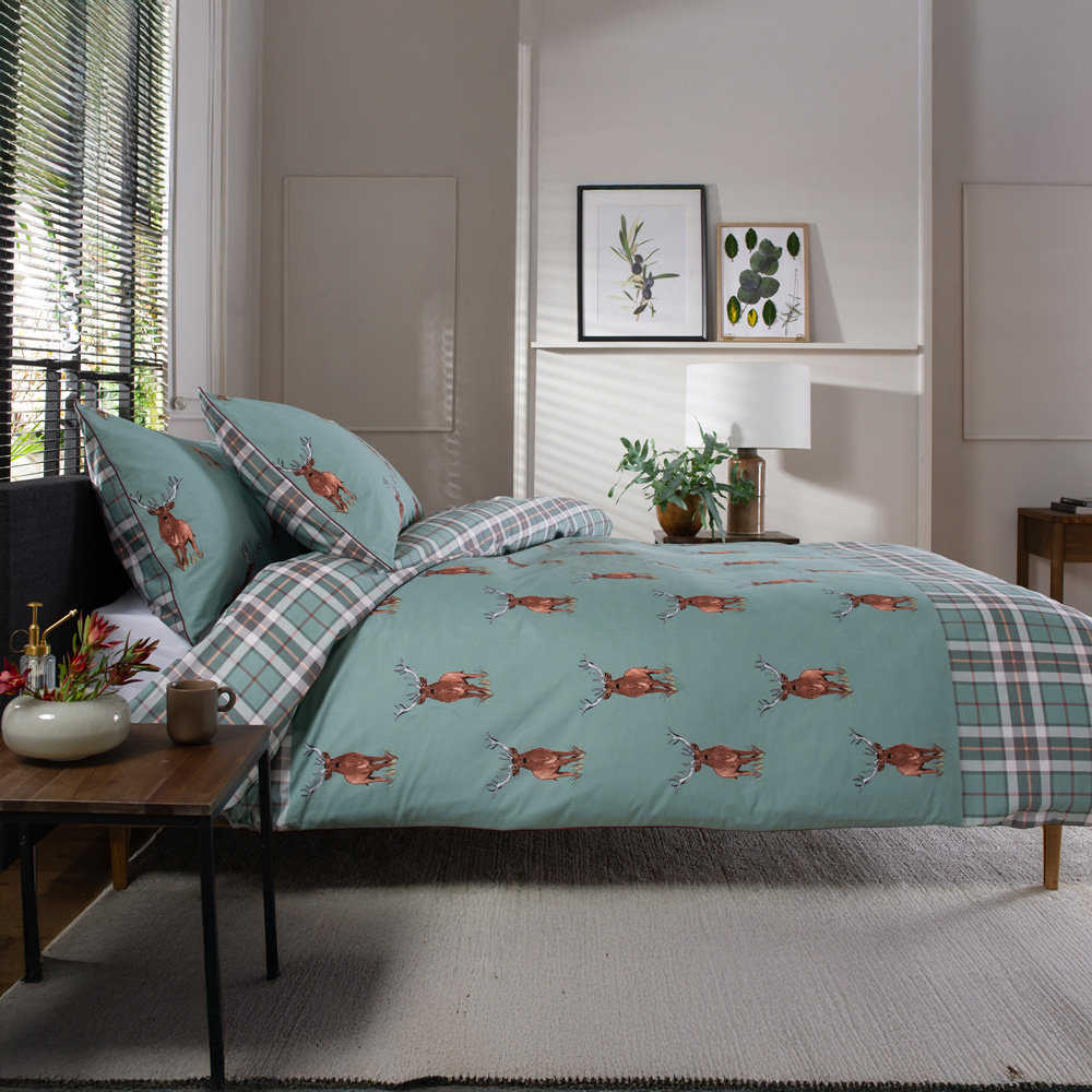 The Lyndon Company Highland Fell Double Green and Red Duvet Set Image 2