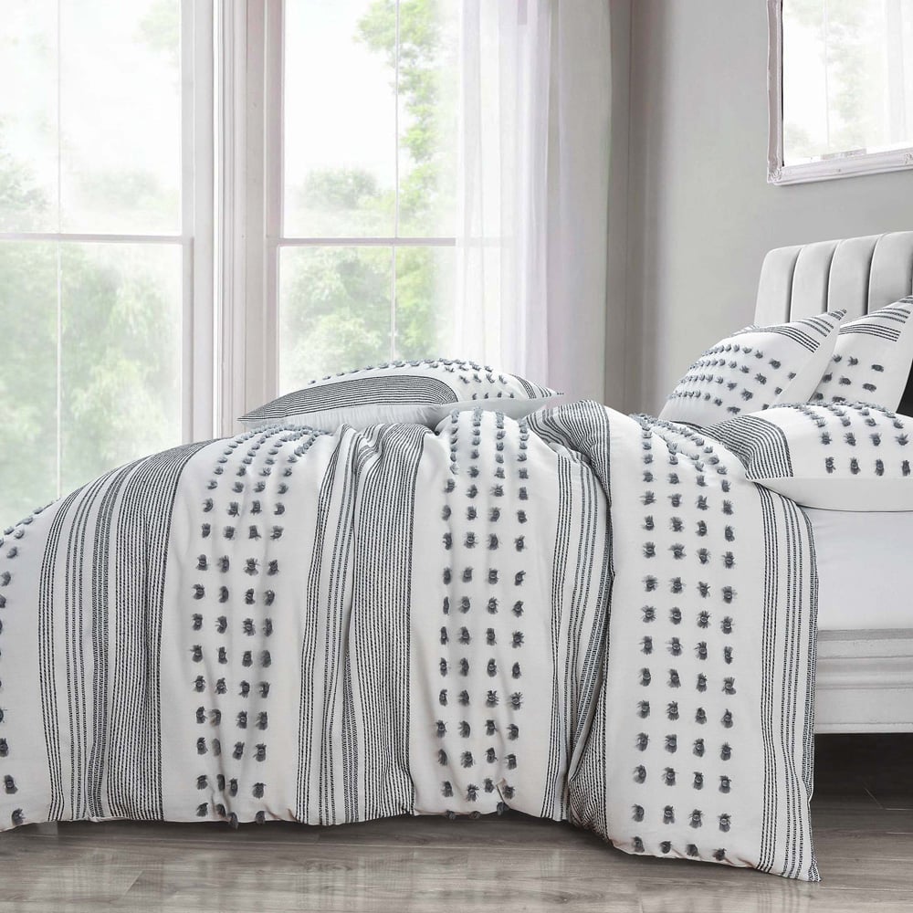 Intimates Arlo Double Tufted Duvet Set Image 1