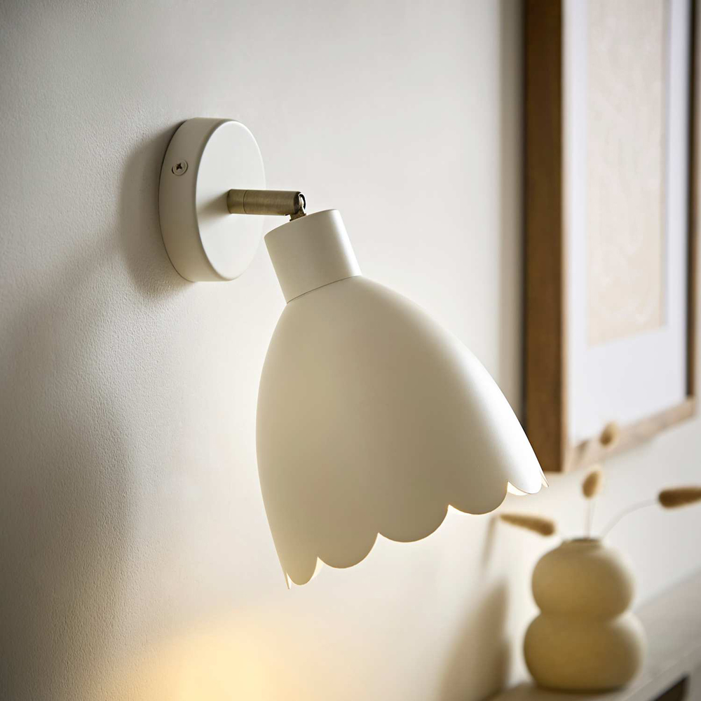 ValueLights Millie Cream Scallop Adjustable Wall Light and Bulb Image 3