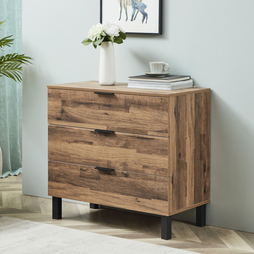 Hampshire 3 Drawer Oak Chest of Drawers Image 4