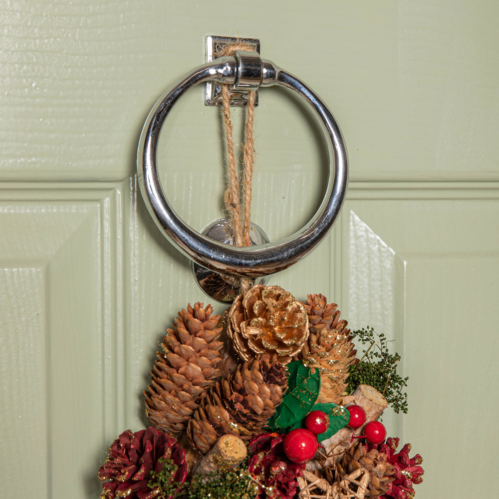 Samuel Alexander Red Star Wreath with Berries and Pinecones 35cm Image 4