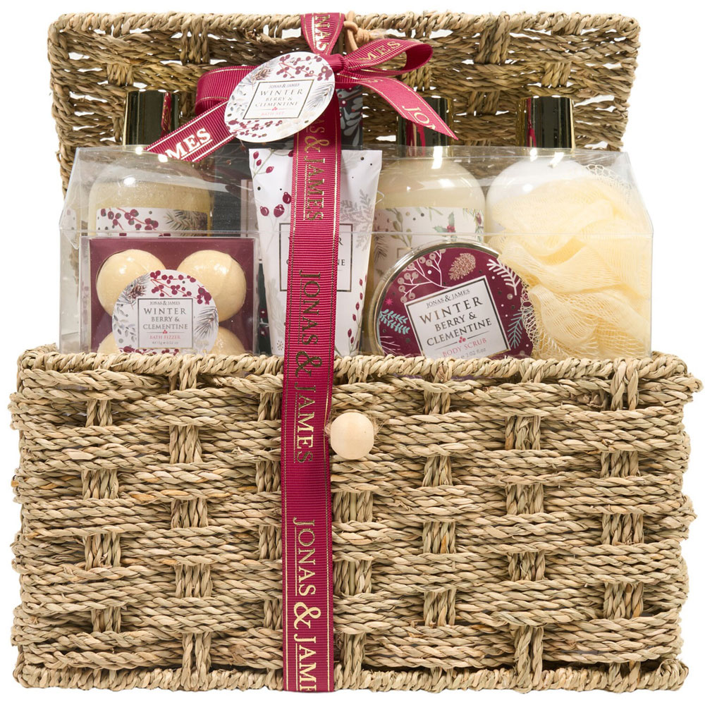 Winter Berry and Clementine Hamper Image 2