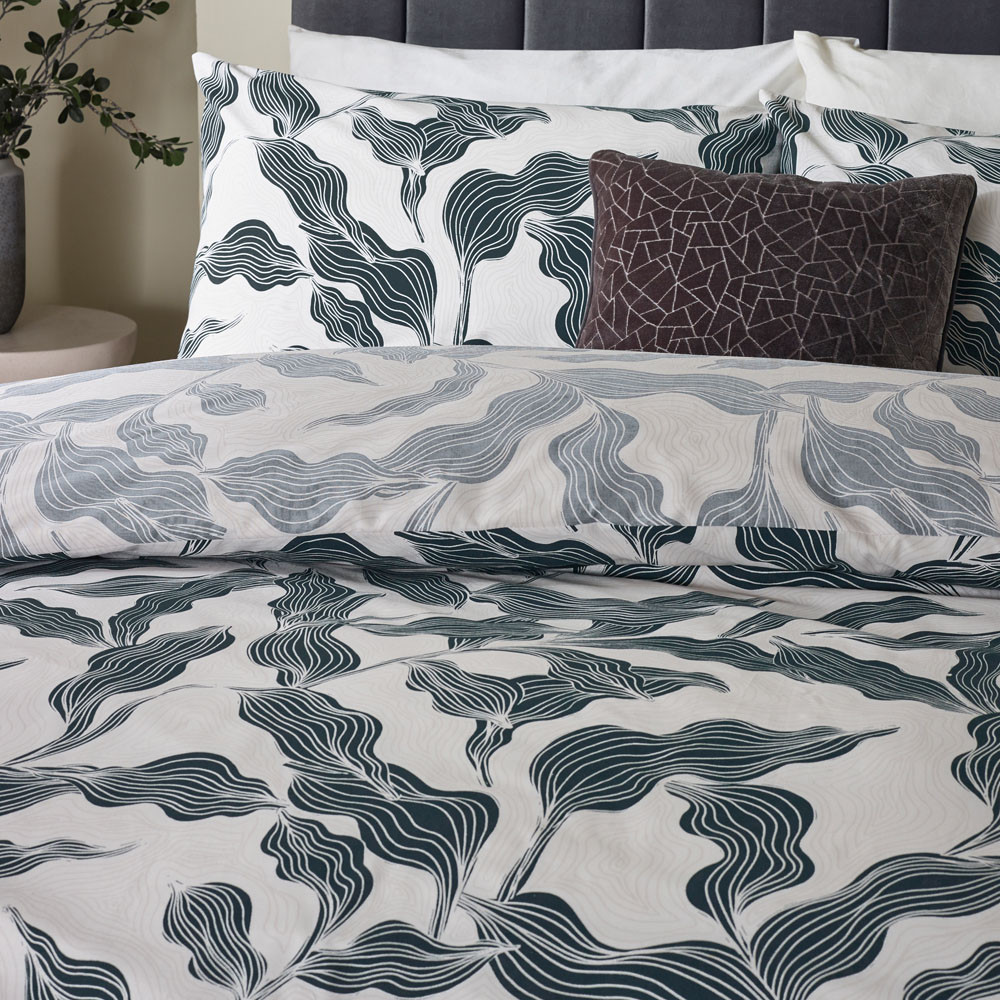 Hoem King Size Lauro Blue Printed 144 Thread Count Reversible Duvet Set Image 2