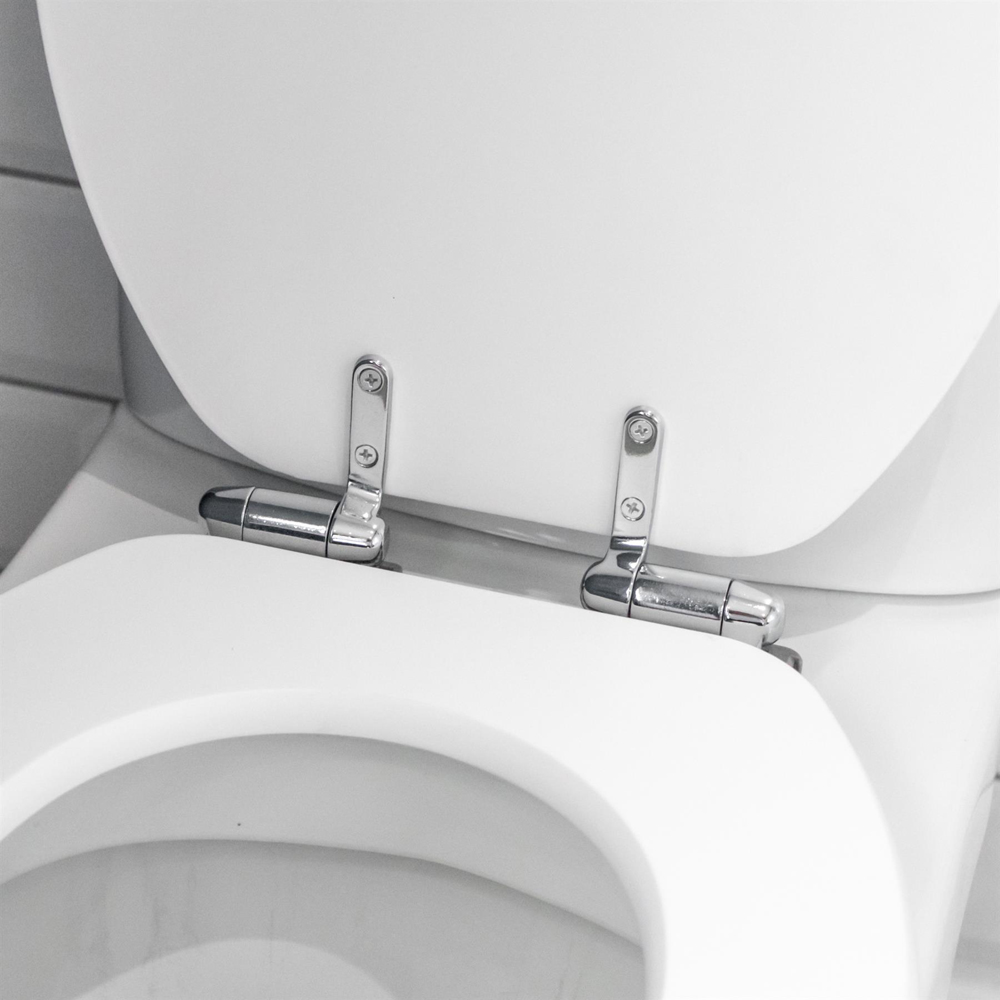 Harbour Housewares White Wooden Soft Close Toilet Seat 2 Pack Image 4
