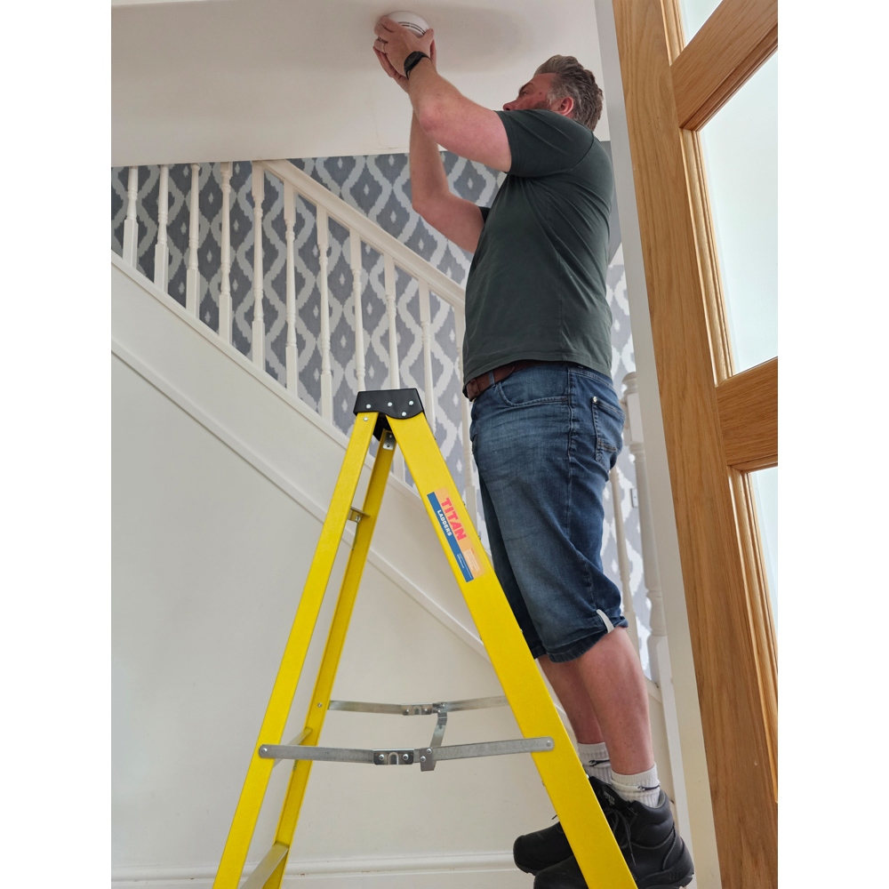 Titan 6 Tread Glassfibre Swing Back Professional Step Ladder Image 2