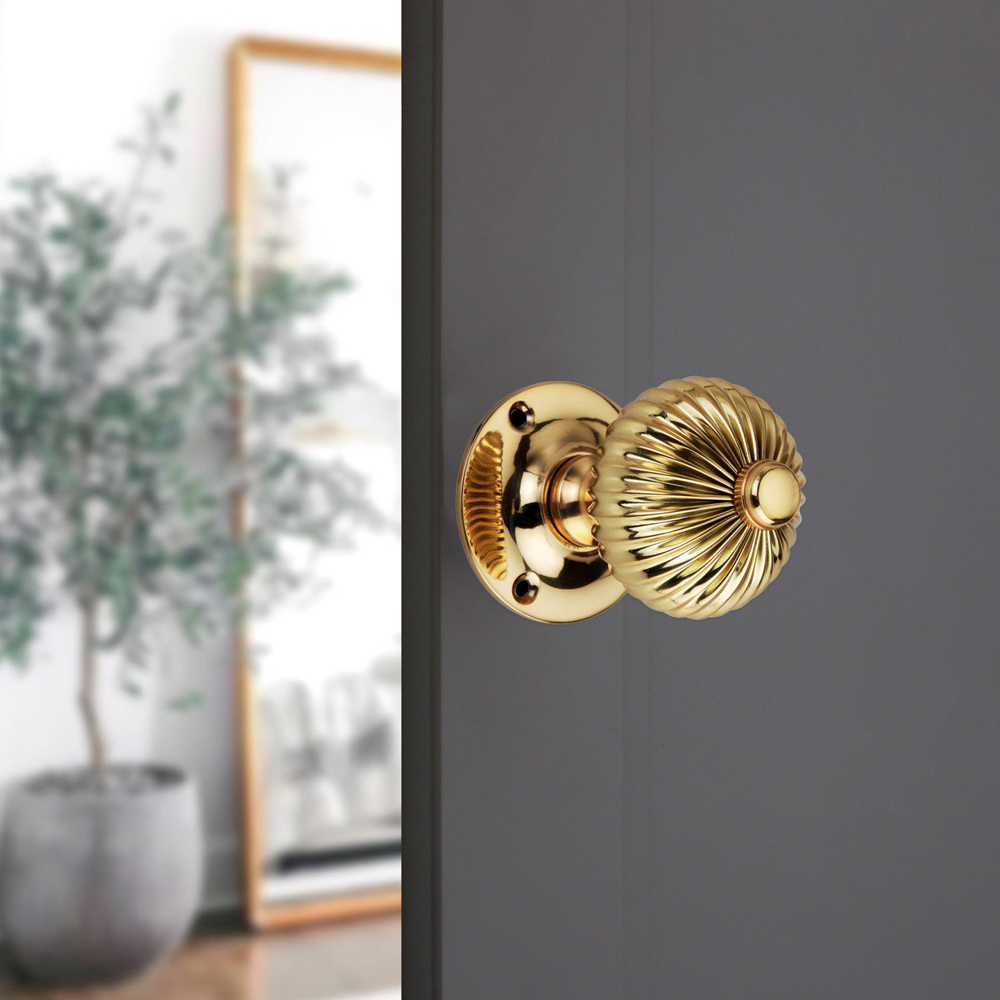 Spira Brass Polished Brass Regency Mortice Door Knob 2 Pack Image 2