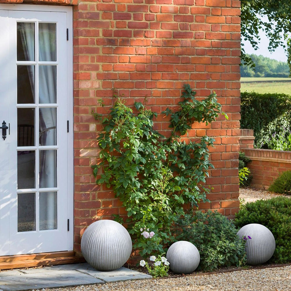 wilko Vertical Ribbed Light Grey Outdoor Decorative Ball 29.5cm Image 6