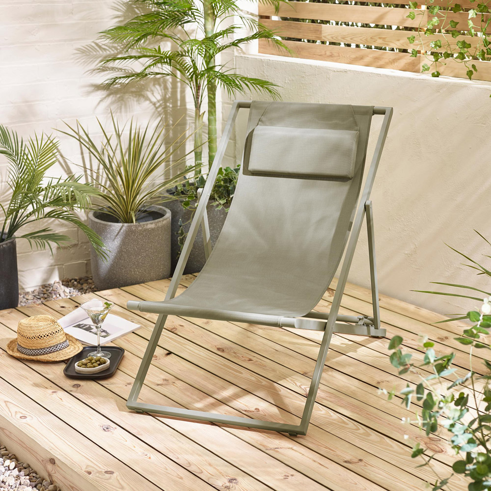 Furniturebox Cannes Set of 2 Green Metal And Textilene Deck Chair Image 4