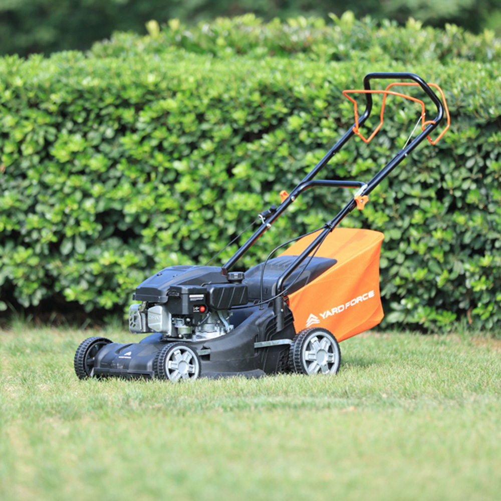 Yard Force GM R40A-EU 127cc Self Propelled 40cm Petrol Lawn Mower Image 2