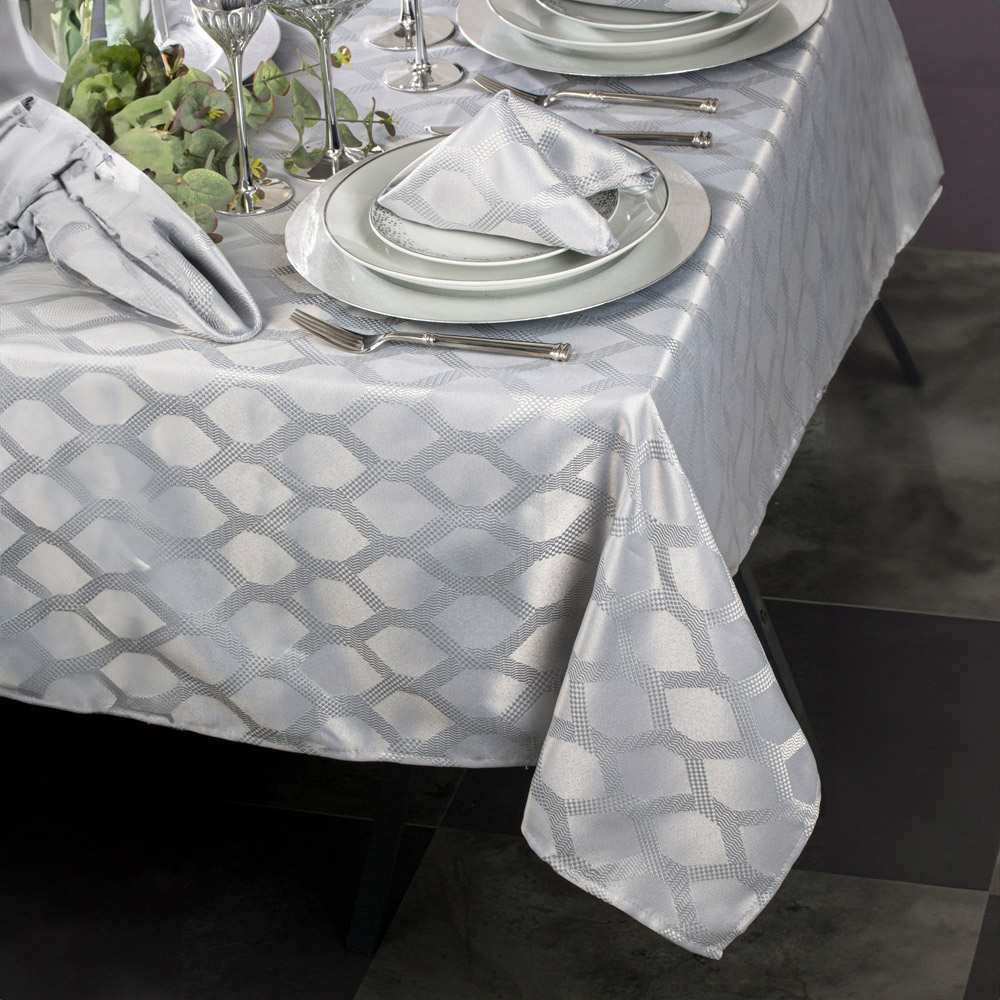 Waterside Geo Silver 9 Piece Tablecloth Set Image 4