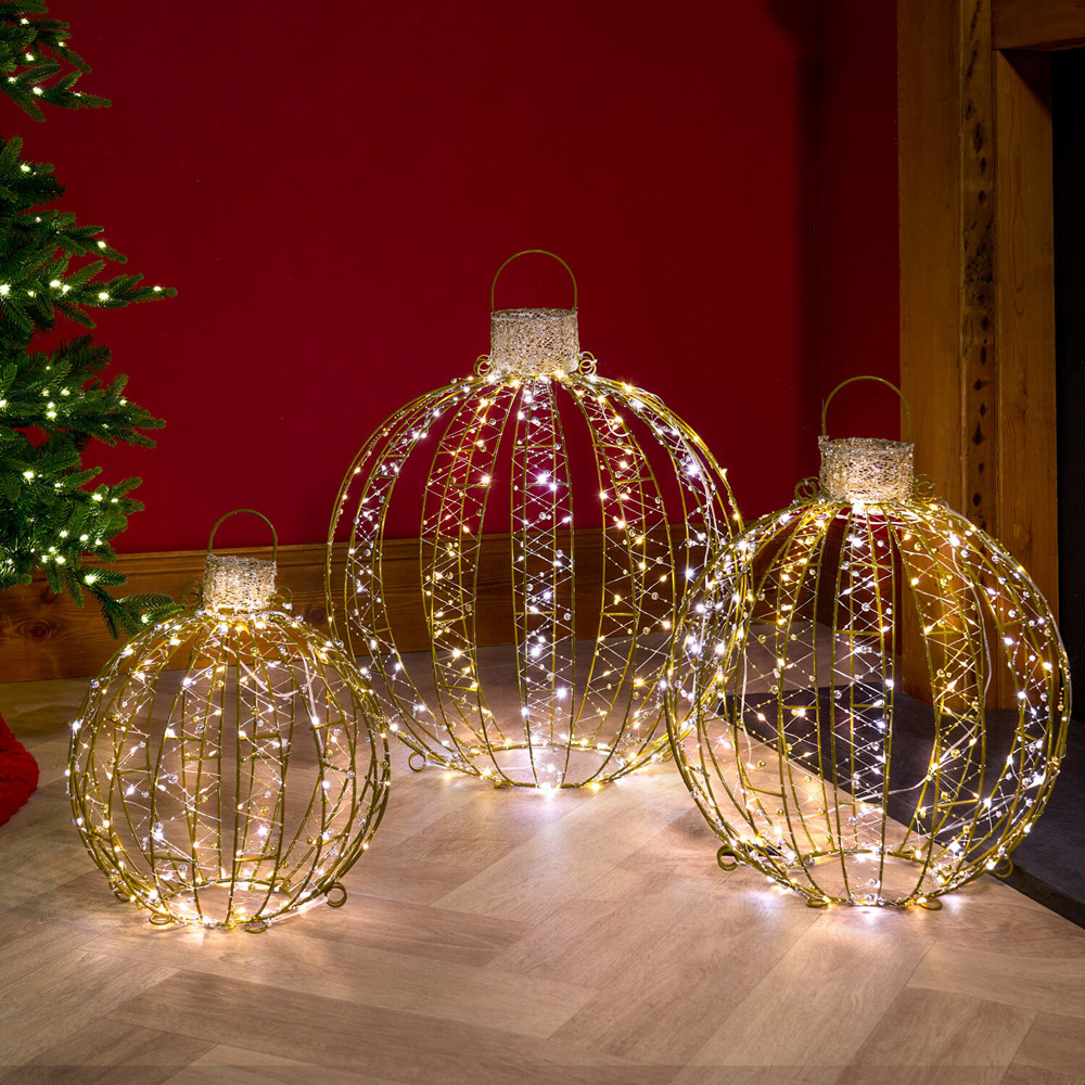 Set of 3 LED Baubles Image 3