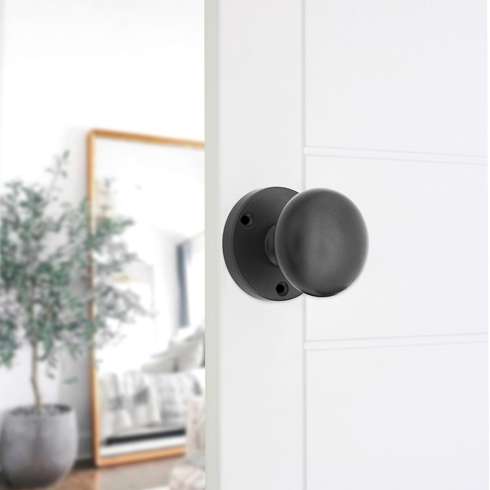 Spira Brass Matt Black Victorian Mortice Door Knob 2 Pack Image 2