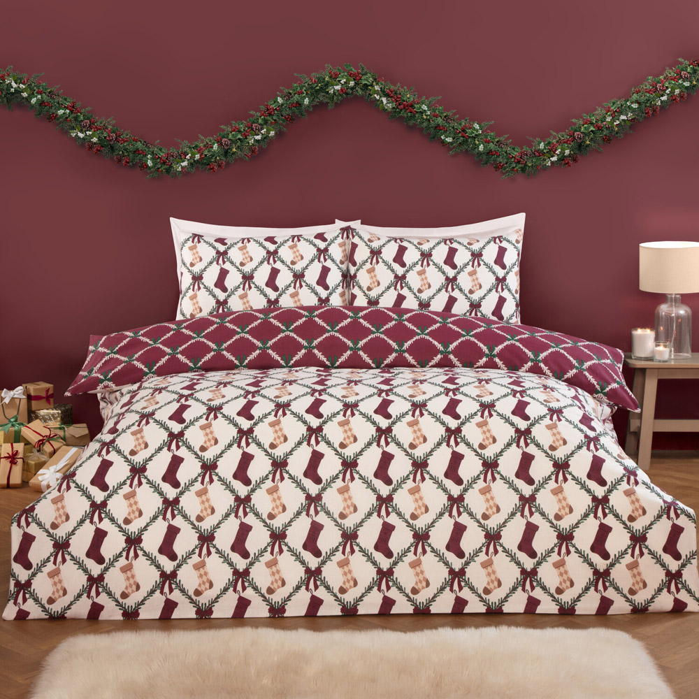 Christmas Stockings and Bows Duvet Set King Image 1