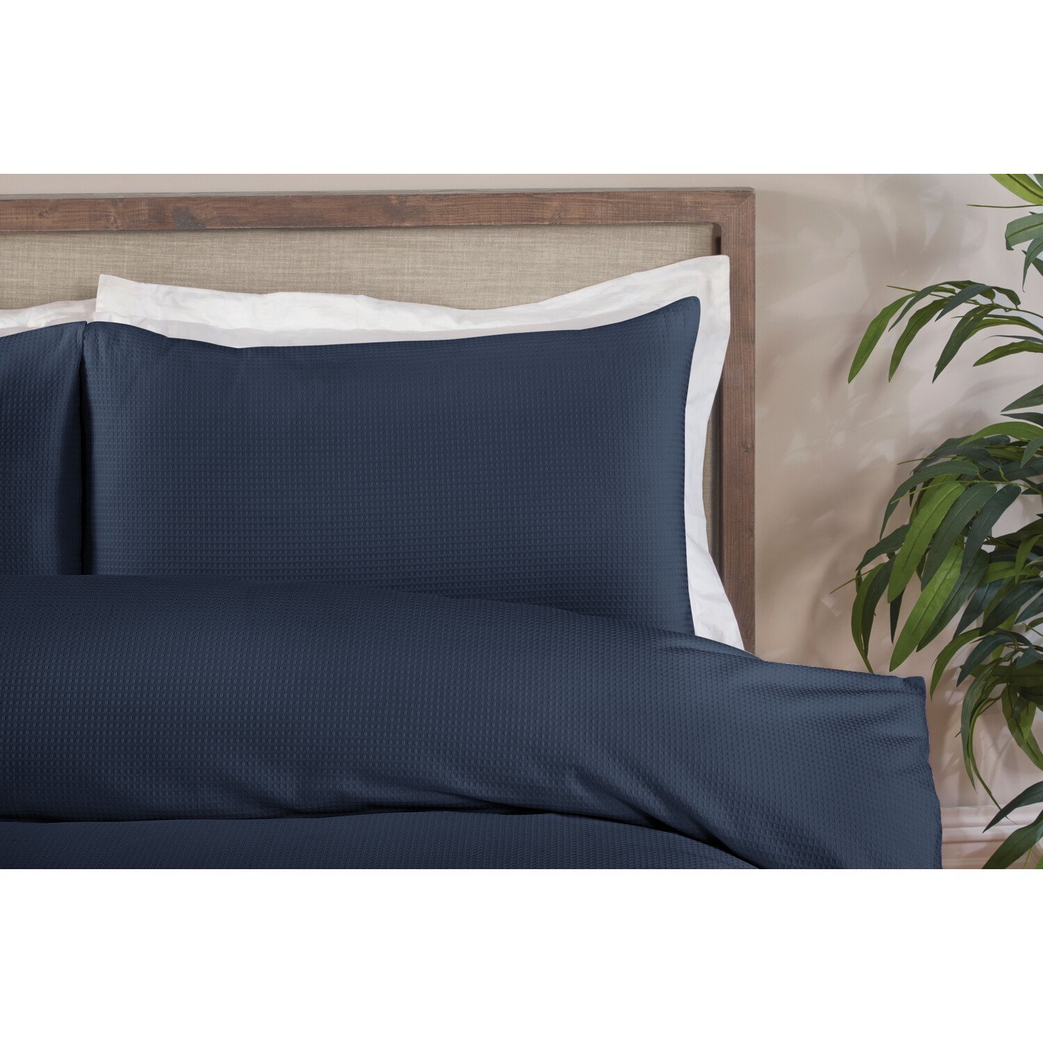 Divante Belgravia Waffle Super King Size Navy Duvet Cover and Pillowcase Set Image 3