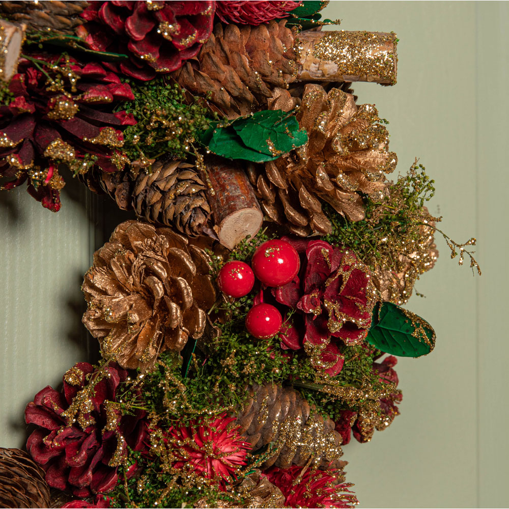 Samuel Alexander Red Wreath with Berries and Pinecones 36cm Image 6