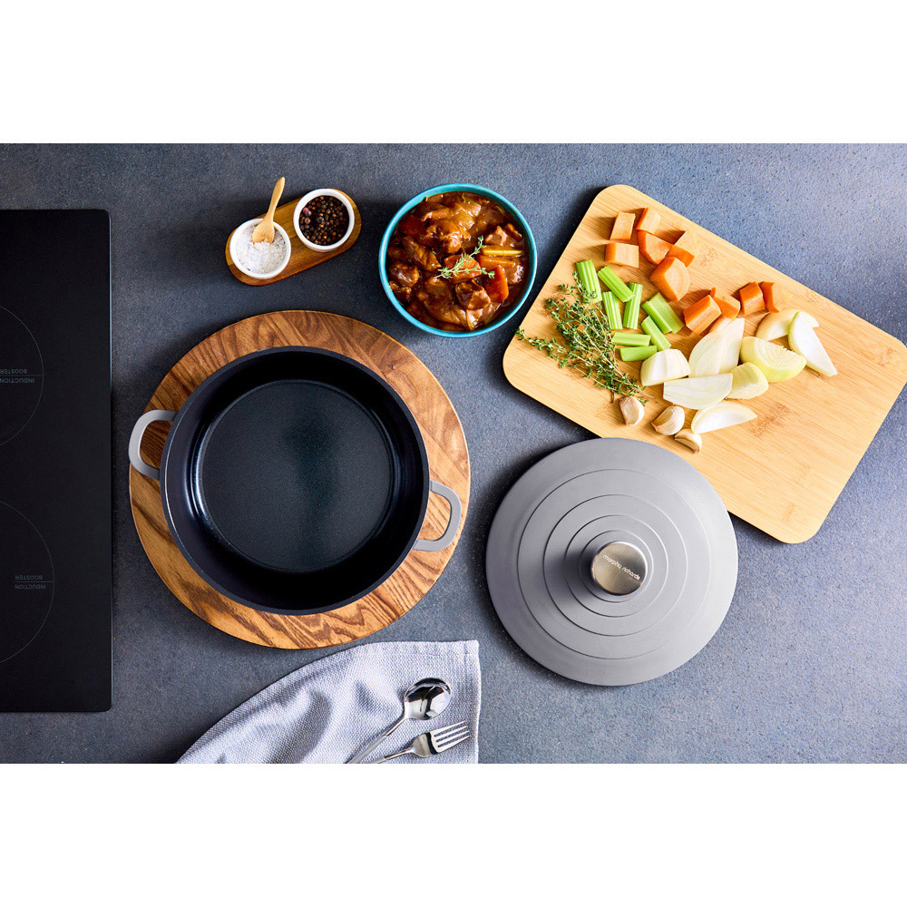 Morphy Richards 24cm 4.1L Grey Cast Aluminium Casserole Dish Image 8