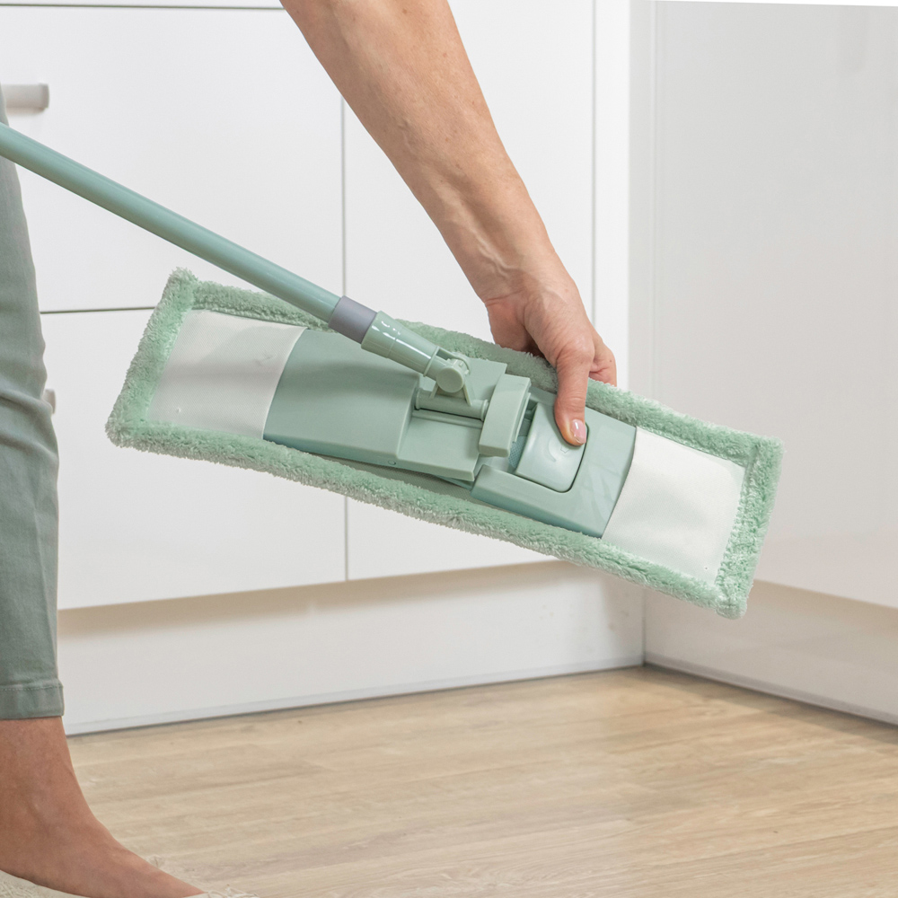JVL Cleaning Green Extendable Microfibre Mop Image 2