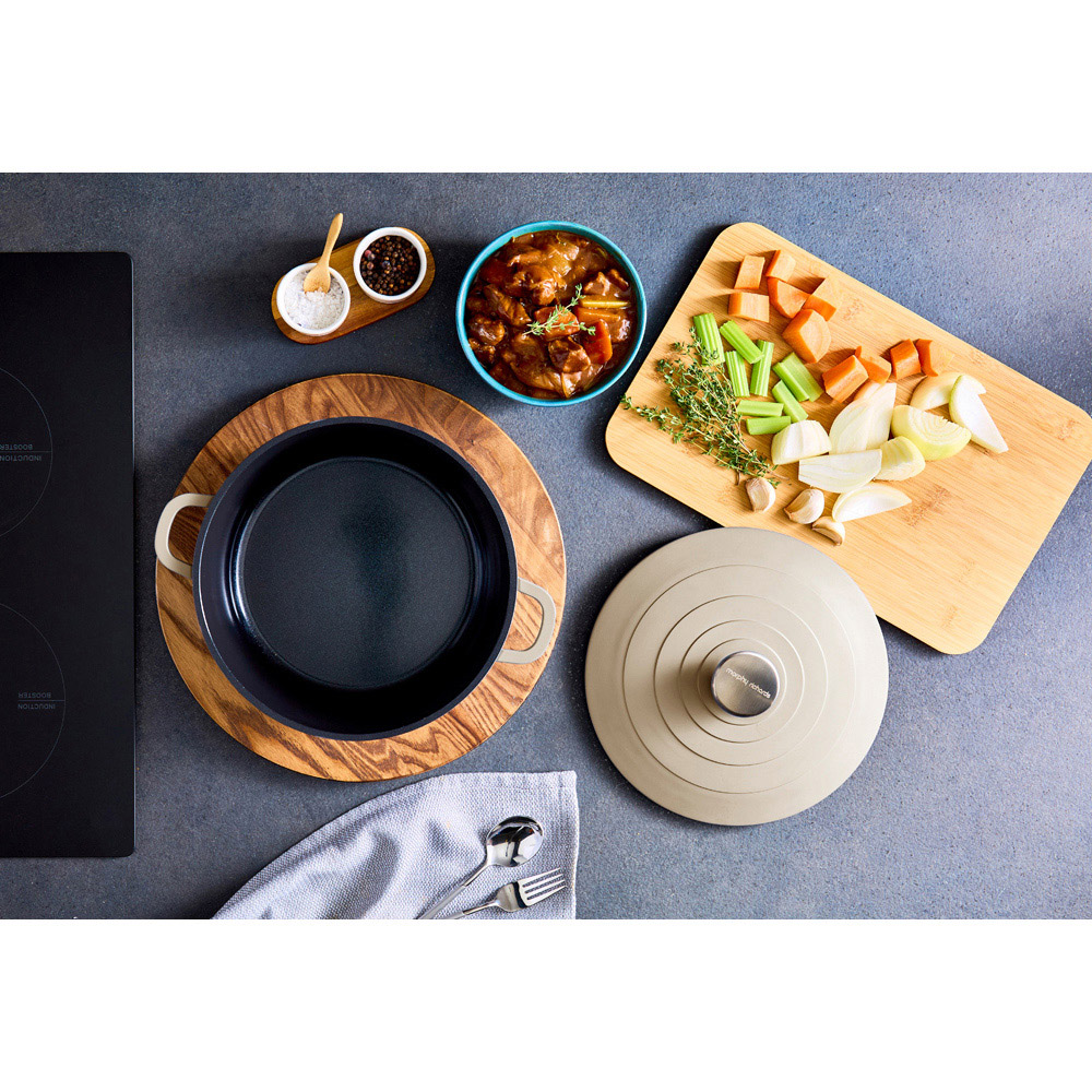 Morphy Richards 24cm 4.1L Cream Cast Aluminium Casserole Dish Image 8