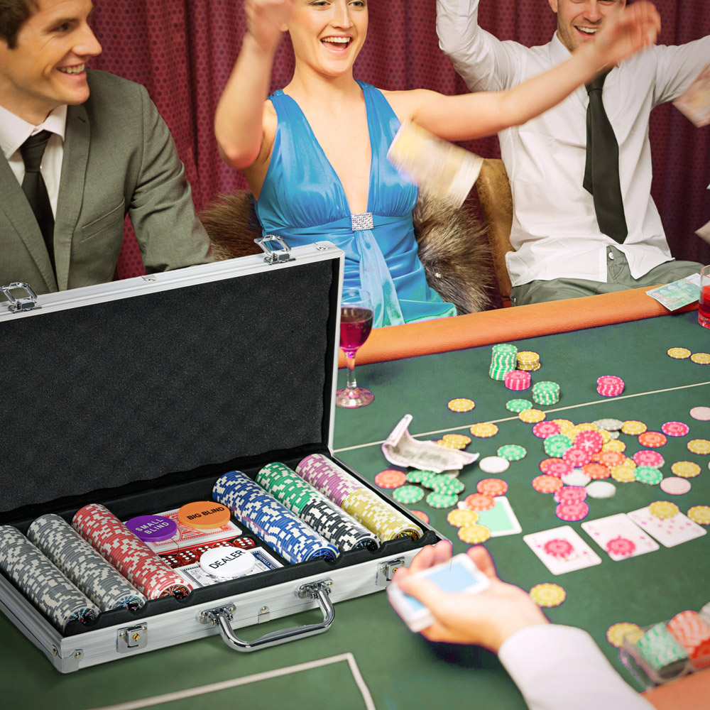 SPORTNOW 500 Piece Poker Chips Set with Mat Aluminium Case and 2 Decks of Cards Image 2