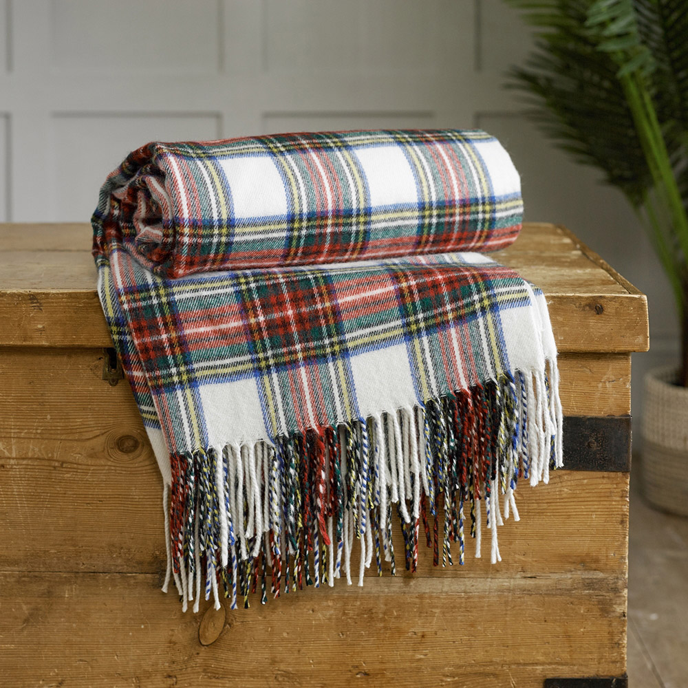 The Lyndon Company Stewart Dress Acrylic Throw 140 x 185cm Image 2