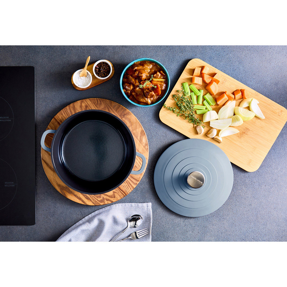 Morphy Richards 24cm 4.1L Blue Cast Aluminium Casserole Dish Image 8