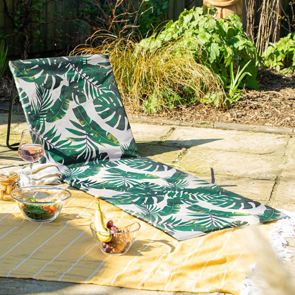 Harbour Housewares Banana Leaf Folding Beach Lounger Image 1