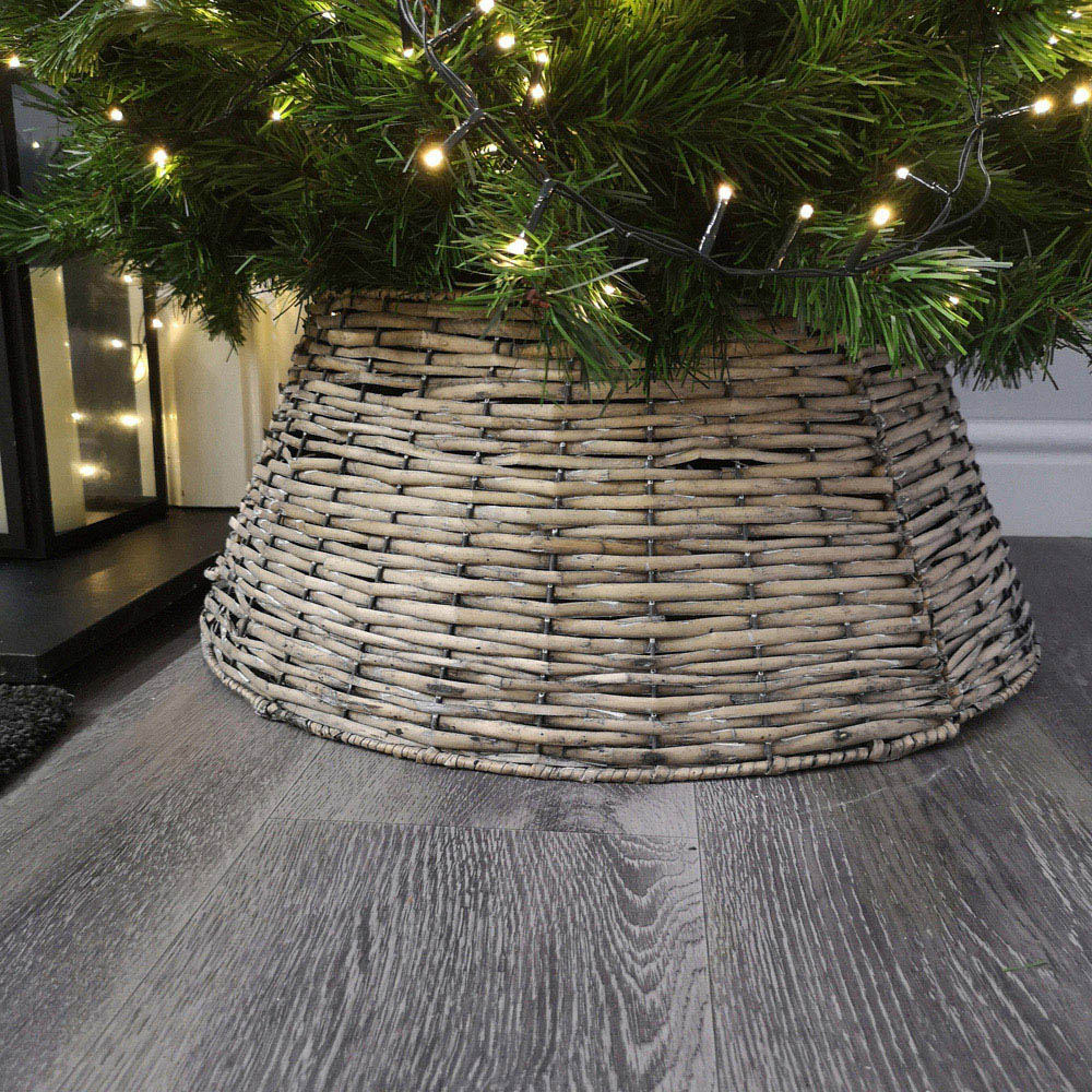Samuel Alexander Natural KD Rattan Large Christmas Tree Skirt Image 6