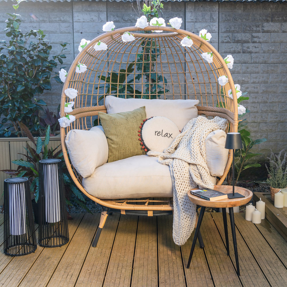 ValueLight Set of 20 White Floral Outdoor String Light Image 8