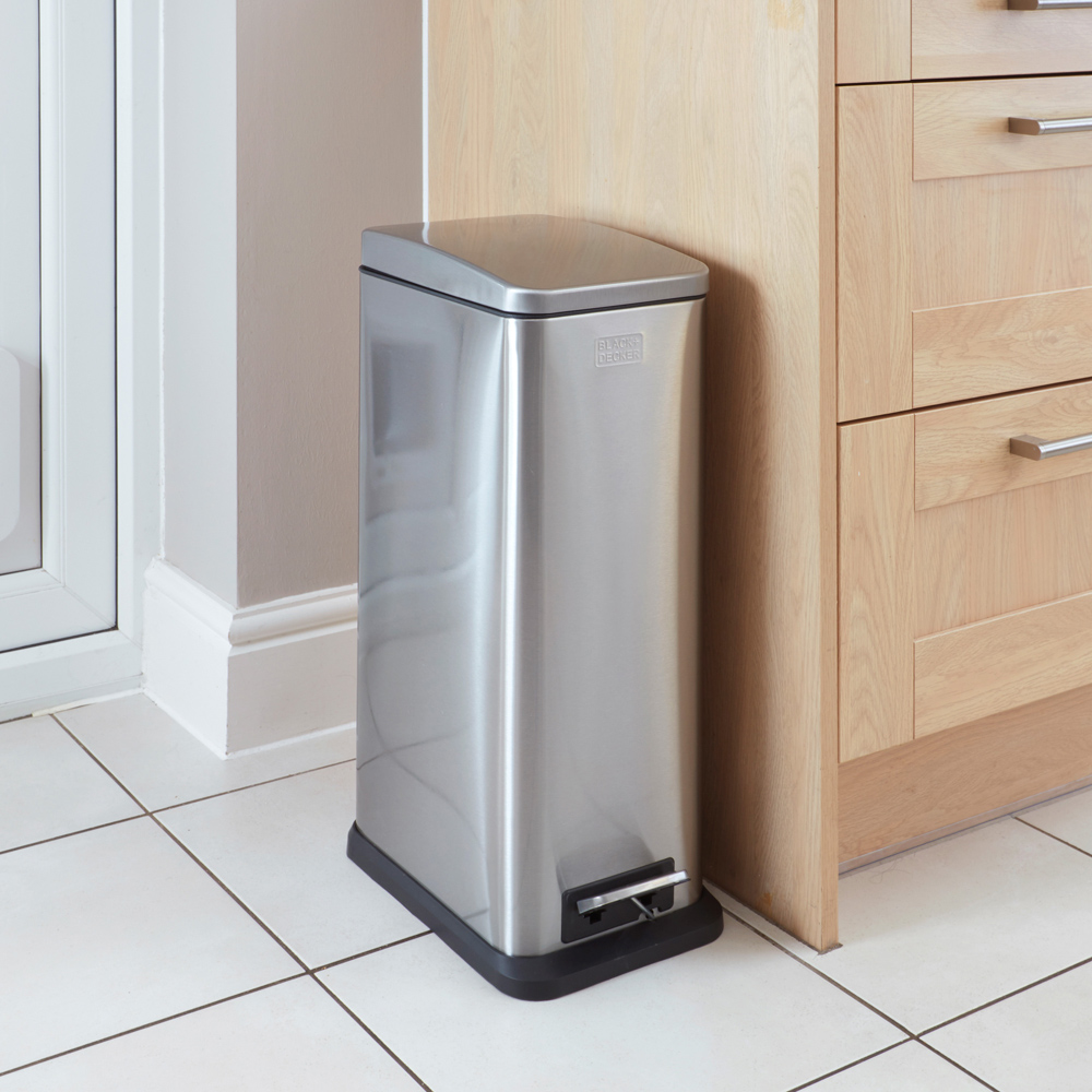 Black + Decker Slimline Soft Close Pedal Bin 20L Image 5