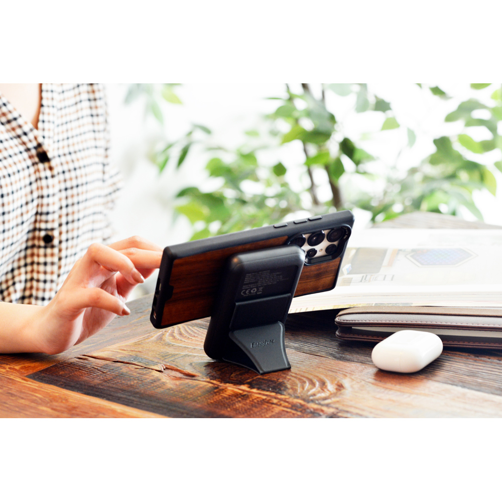 Energizer Magnetic Black QI Wireless Power Bank with Stand 10000mAh Image 2