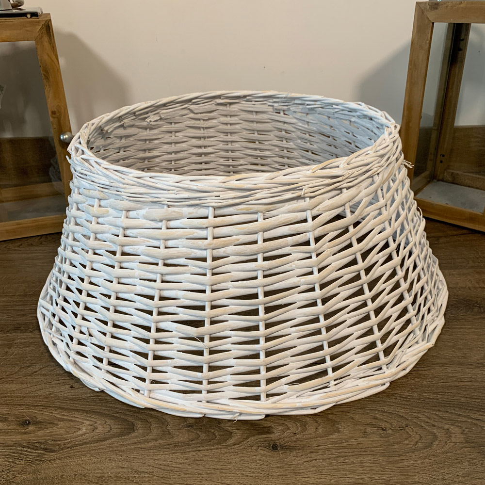Samuel Alexander Deluxe Medium White Wash Wicker Willow Christmas Tree Skirt 24 x 58cm Image 2