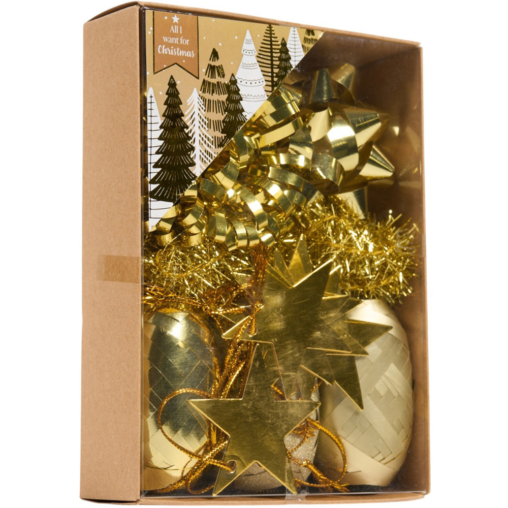 Traditional Christmas Wrapping Set Image 6