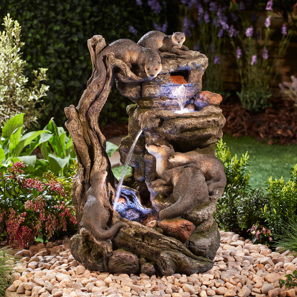 Garden Gear Otter Family Water Feature Image 2