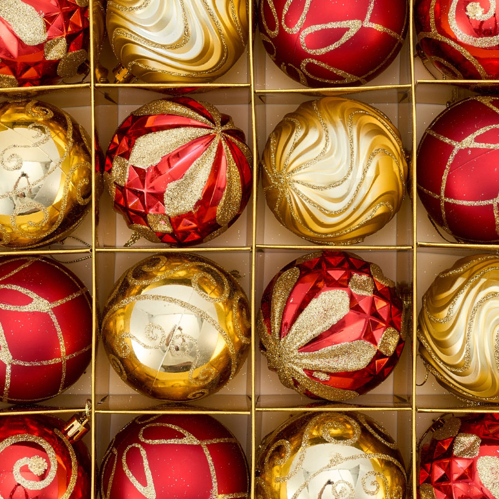 Living and Home 16 Piece Red and Gold Christmas Bauble Set with Storage Box Image 7